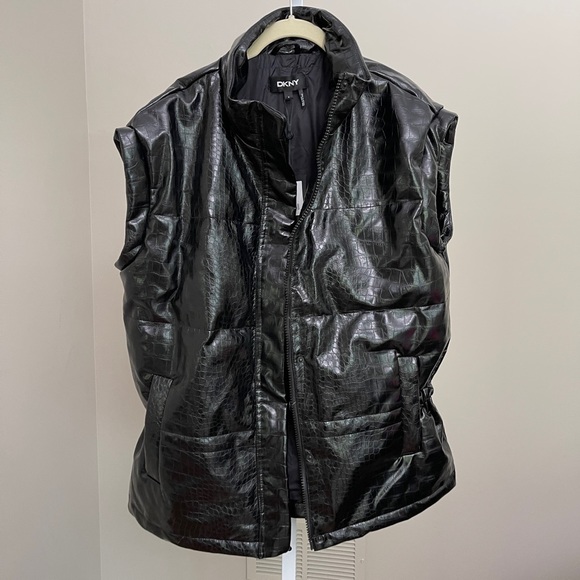 DKNY
Size S Vest New with tags - Picture 6 of 8